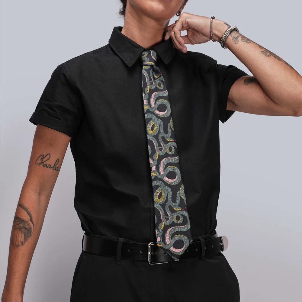 BUTTON-UPS
THE ESSENTIAL OXFORD BUTTON UP